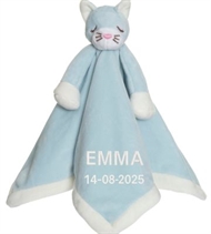 Nusseklud med navn på to linjer. En lyseblå kat fra Teddykompaniet.